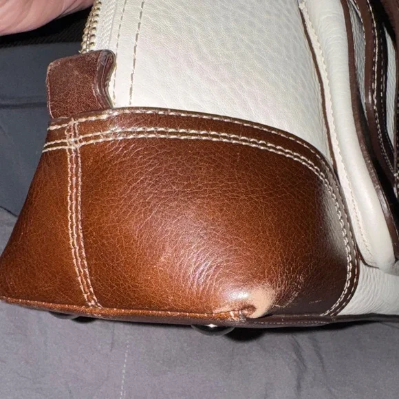 Vintage Coach White and Brown Penble Leather bag - Picture 11 of 16